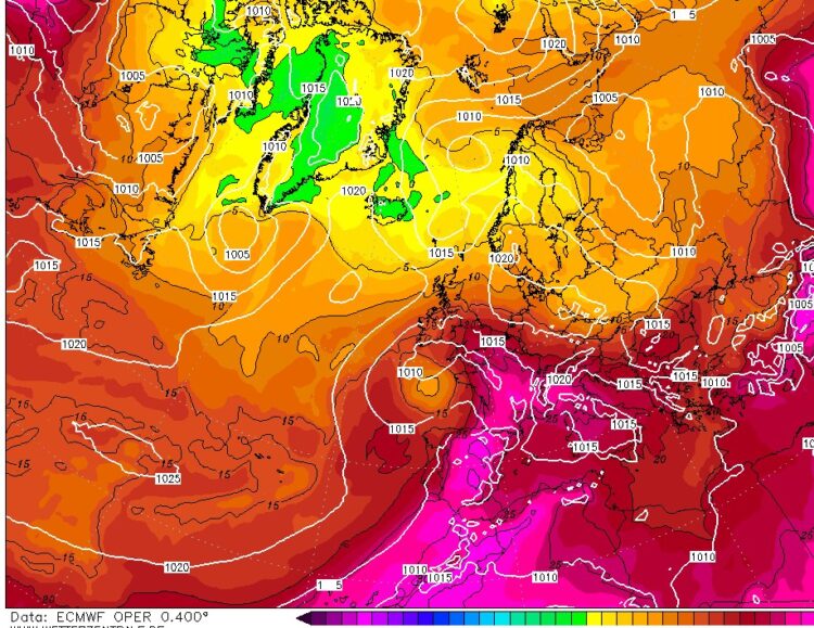 Meteo, anticiclone africano verso la fine: arriva il primo freddo e neve? Meteo, anticiclone africano verso la fine: arriva il primo freddo e neve?