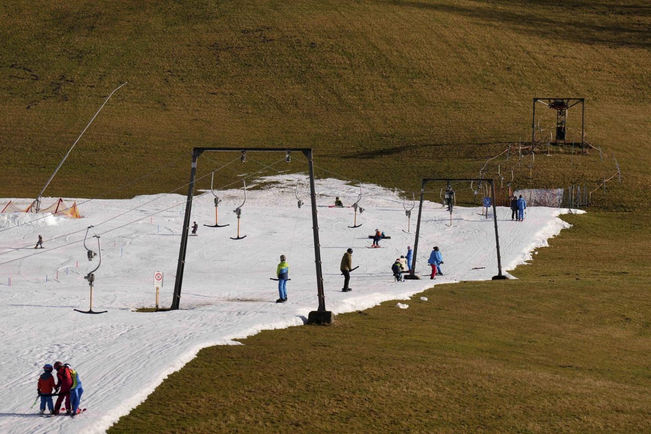La neve che fonde subito: come il riscaldamento globale sta trasformando le nostre montagne La neve che fonde subito: come il riscaldamento globale sta trasformando le nostre montagne