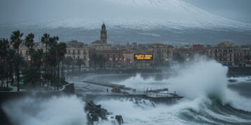 Allerta meteo 19 gennaio 2026: arriva il ciclone e scuole chiuse. Onde altissime. Etna sepolto di neve Allerta meteo 19 gennaio 2026: arriva il ciclone e scuole chiuse. Onde altissime. Etna sepolto di neve