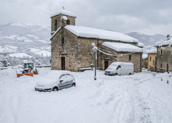 Meteo freddo a Pasqua 2026: l’inverno non molla, pioggia e neve su Pasquetta